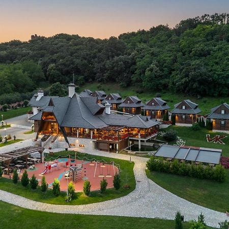 Hotel Etno Naselje Vrdnicka Kula à Vrdnik Extérieur photo