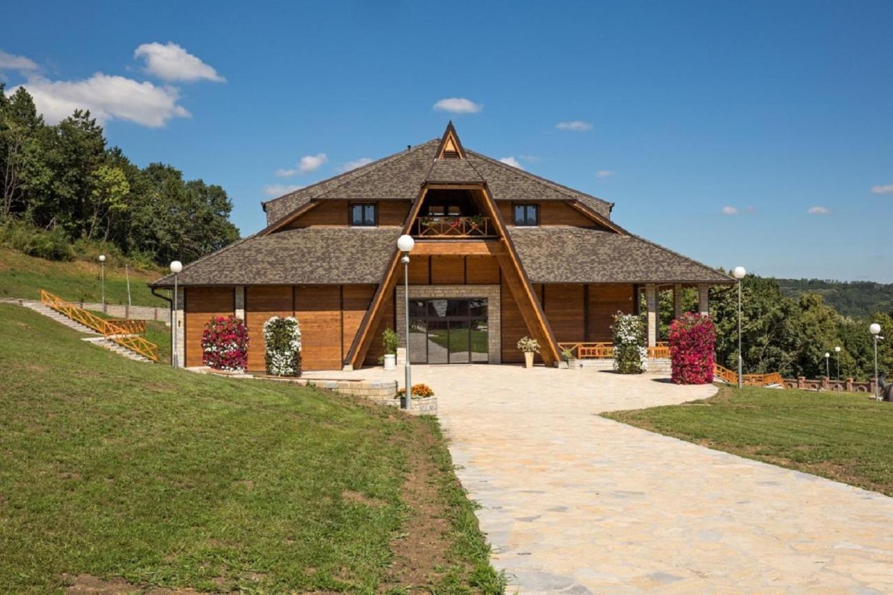 Hotel Etno Naselje Vrdnicka Kula à Vrdnik Extérieur photo