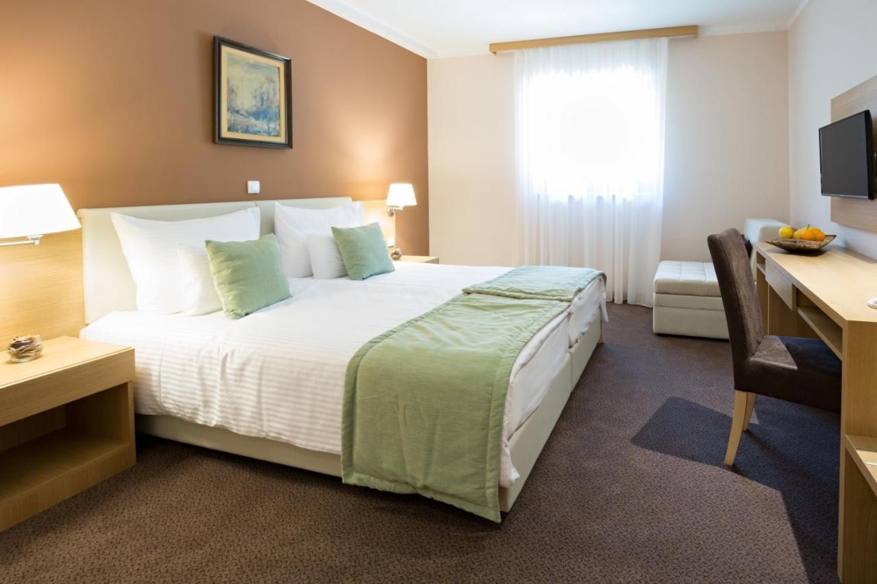Hotel Etno Naselje Vrdnicka Kula à Vrdnik Extérieur photo