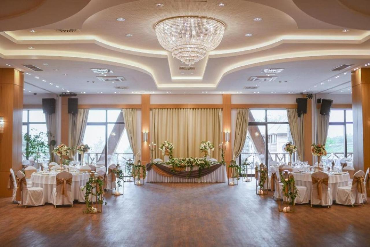 Hotel Etno Naselje Vrdnicka Kula à Vrdnik Extérieur photo