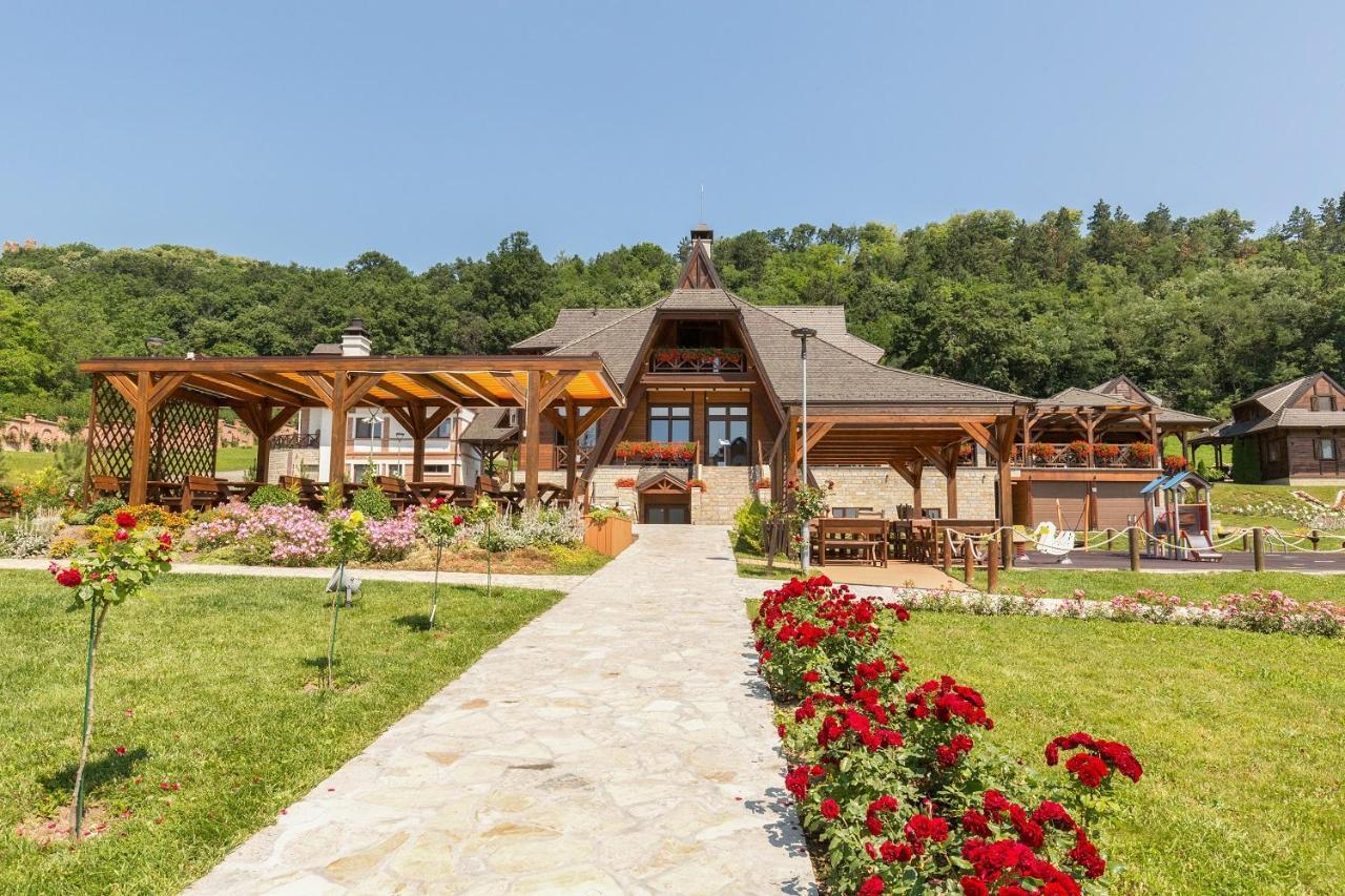 Hotel Etno Naselje Vrdnicka Kula à Vrdnik Extérieur photo