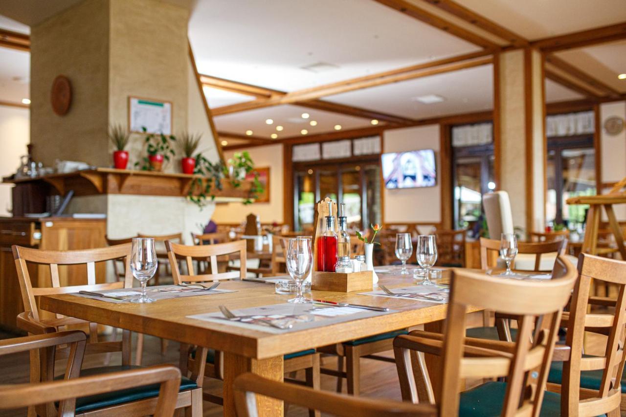 Hotel Etno Naselje Vrdnicka Kula à Vrdnik Extérieur photo