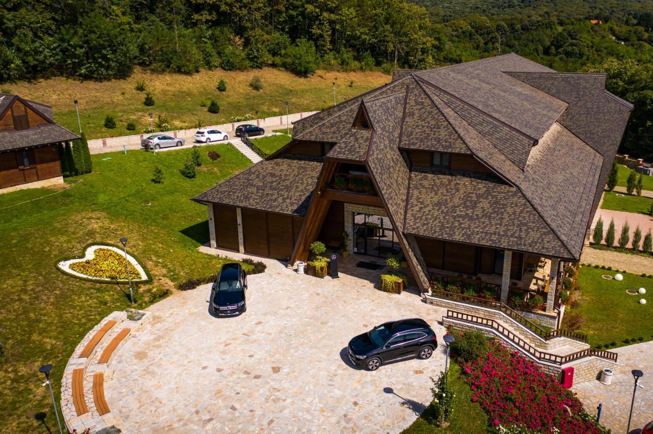 Hotel Etno Naselje Vrdnicka Kula à Vrdnik Extérieur photo