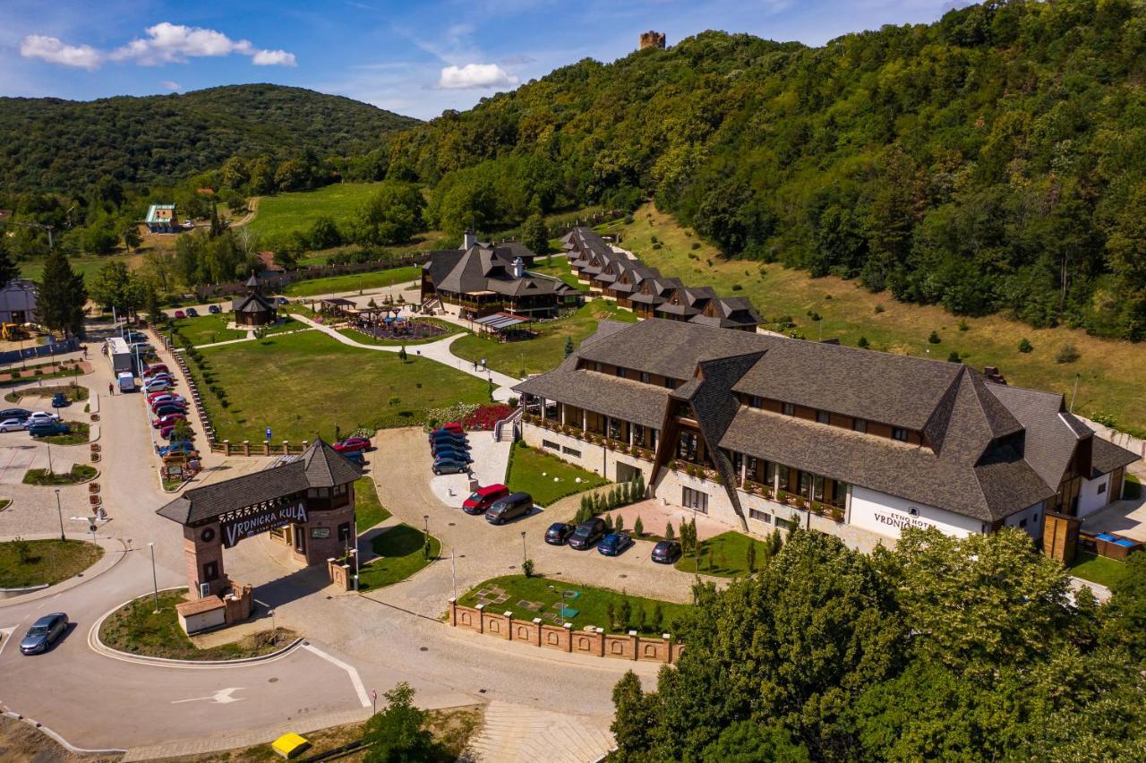 Hotel Etno Naselje Vrdnicka Kula à Vrdnik Extérieur photo