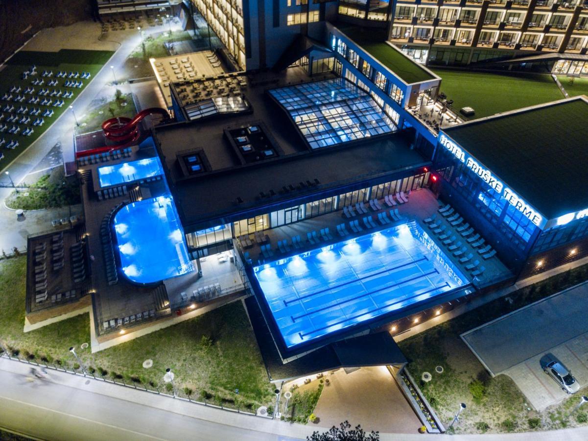 Hotel Etno Naselje Vrdnicka Kula à Vrdnik Extérieur photo