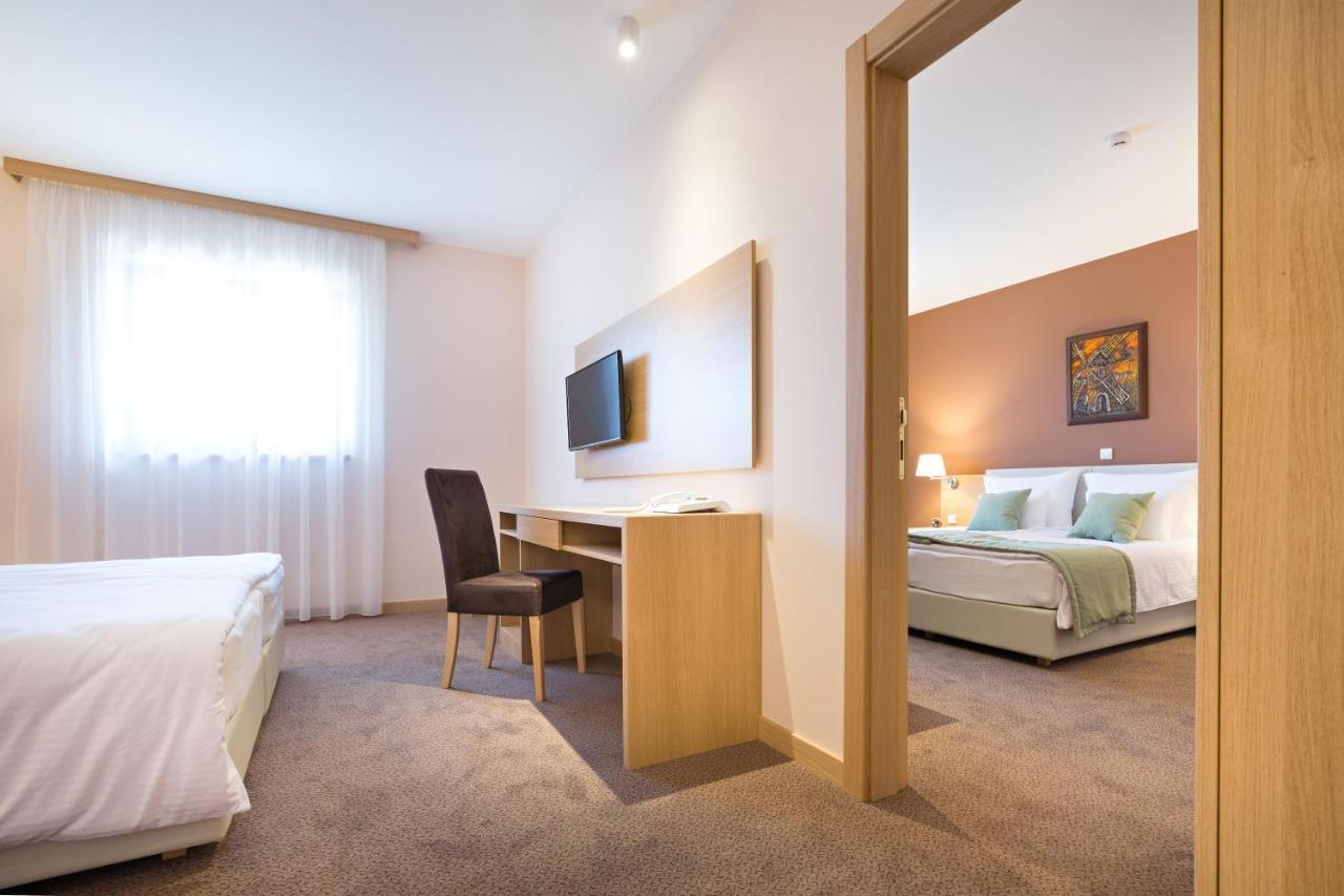 Hotel Etno Naselje Vrdnicka Kula à Vrdnik Extérieur photo