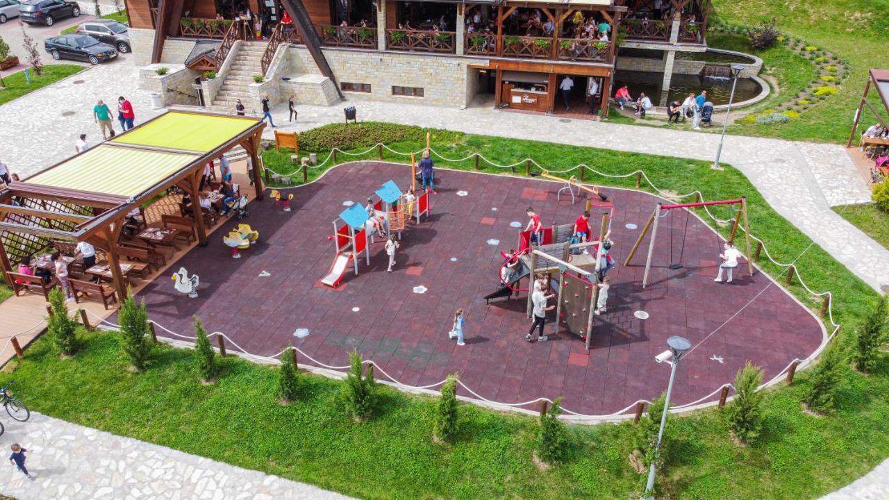 Hotel Etno Naselje Vrdnicka Kula à Vrdnik Extérieur photo
