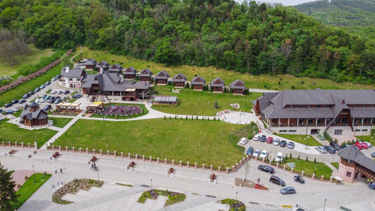 Hotel Etno Naselje Vrdnicka Kula à Vrdnik Extérieur photo