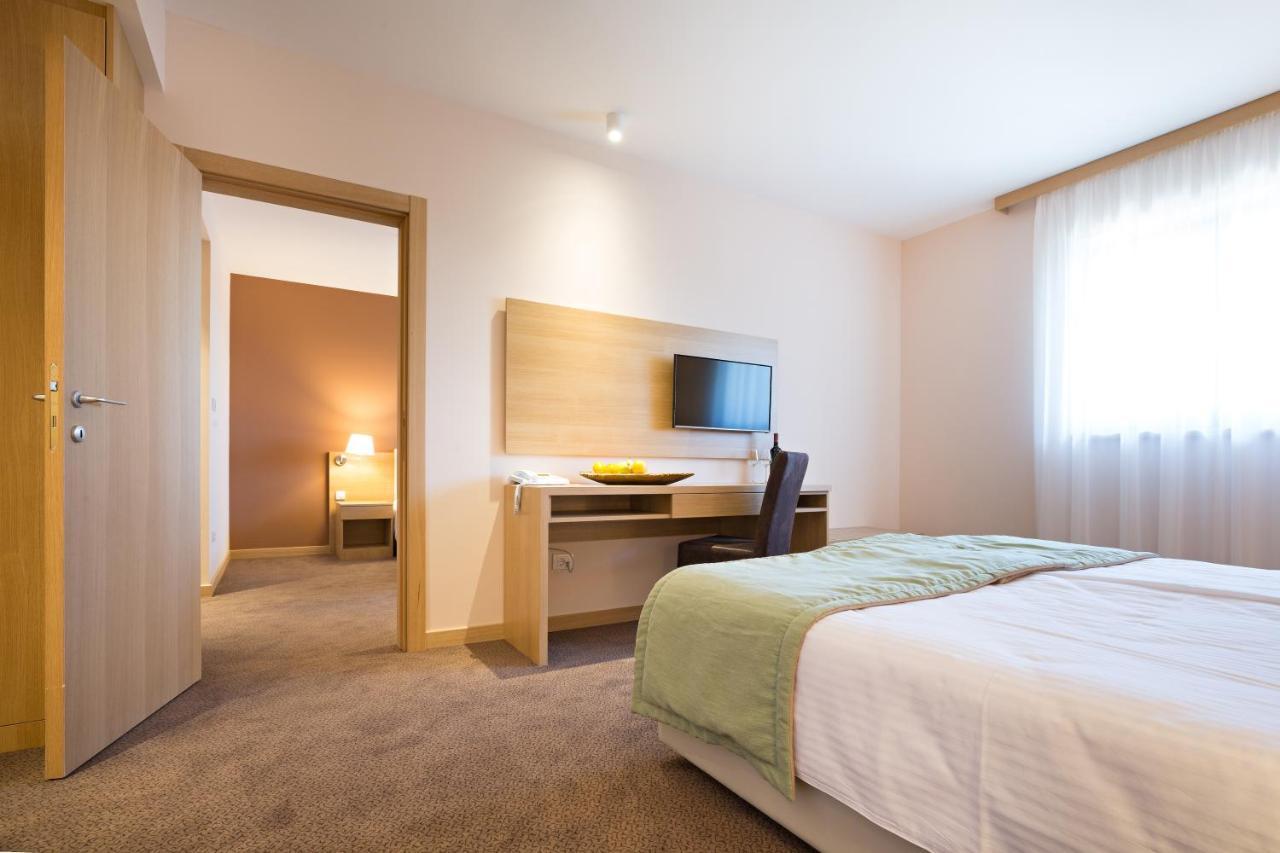 Hotel Etno Naselje Vrdnicka Kula à Vrdnik Extérieur photo