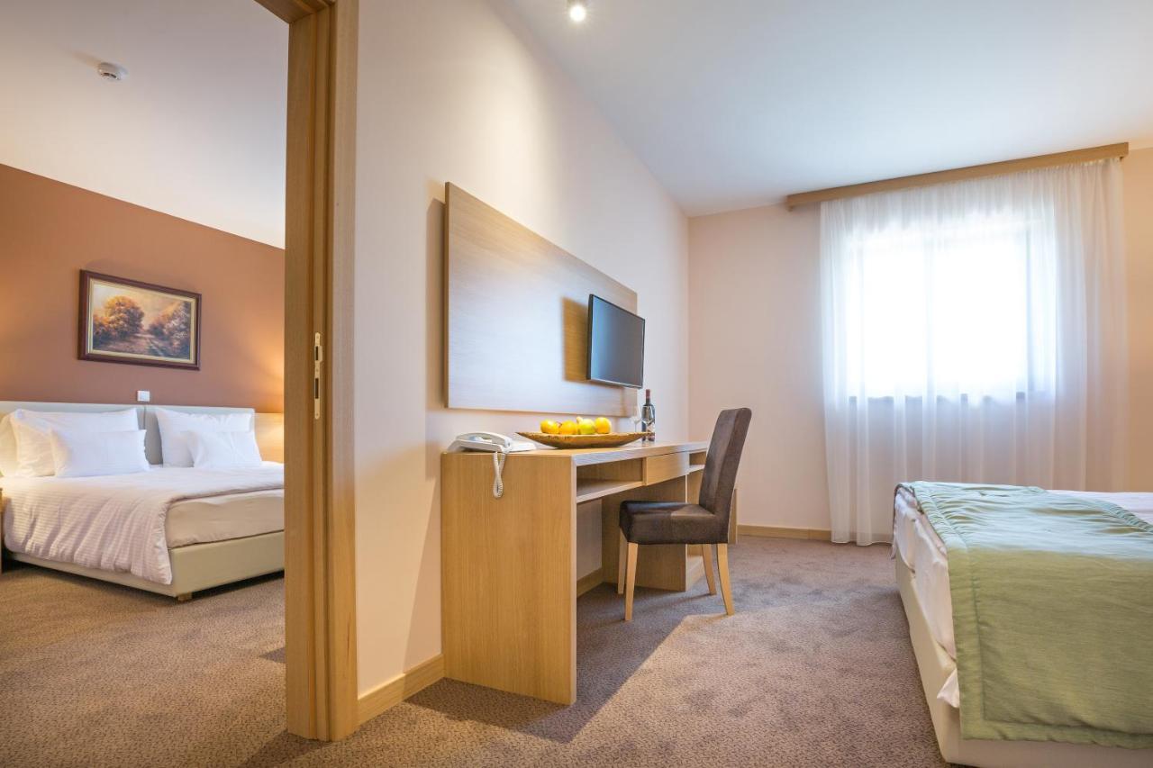 Hotel Etno Naselje Vrdnicka Kula à Vrdnik Extérieur photo