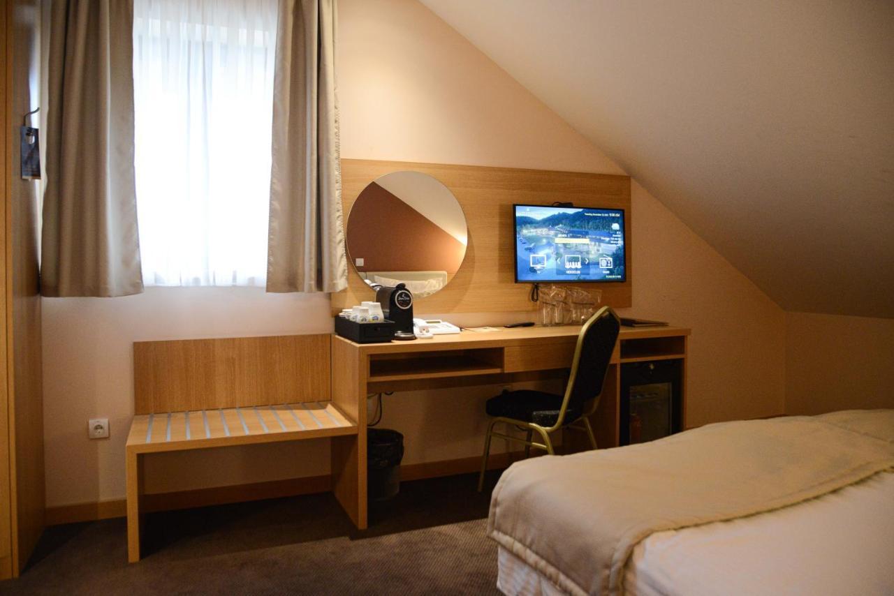 Hotel Etno Naselje Vrdnicka Kula à Vrdnik Extérieur photo