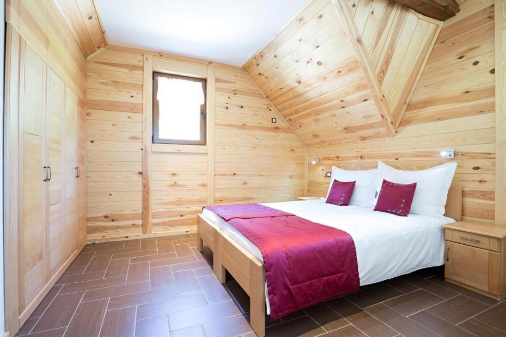 Hotel Etno Naselje Vrdnicka Kula à Vrdnik Extérieur photo