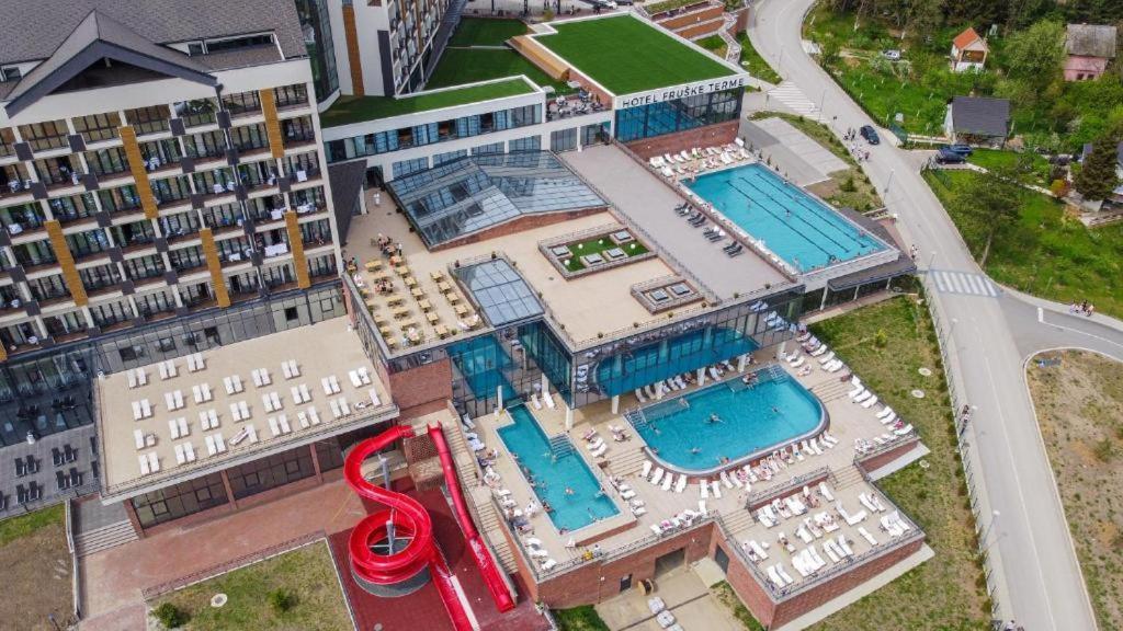 Hotel Etno Naselje Vrdnicka Kula à Vrdnik Extérieur photo