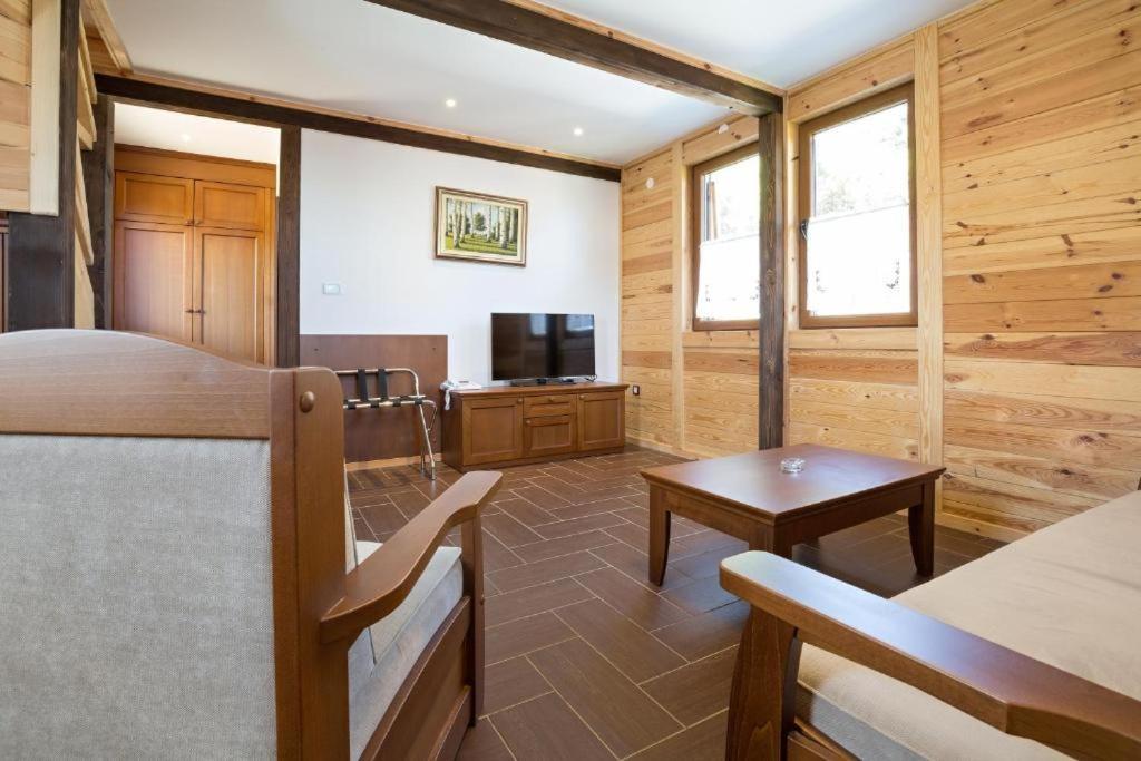 Hotel Etno Naselje Vrdnicka Kula à Vrdnik Extérieur photo