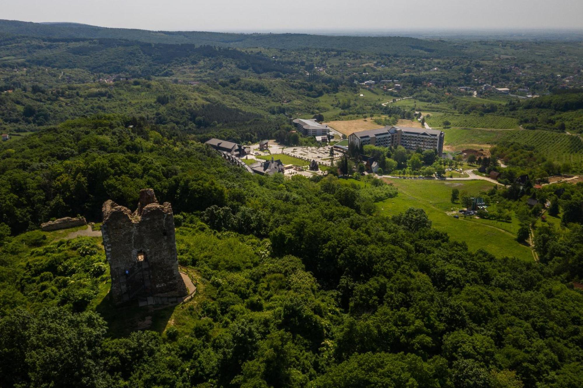 Hotel Etno Naselje Vrdnicka Kula à Vrdnik Extérieur photo